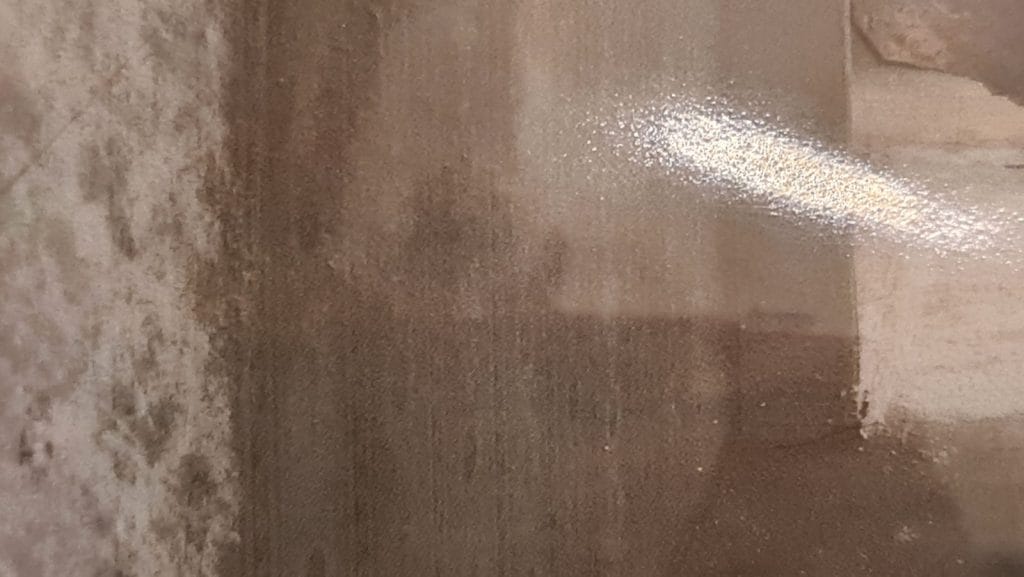 Nahaufnahme eines strukturierten, braunen Materials