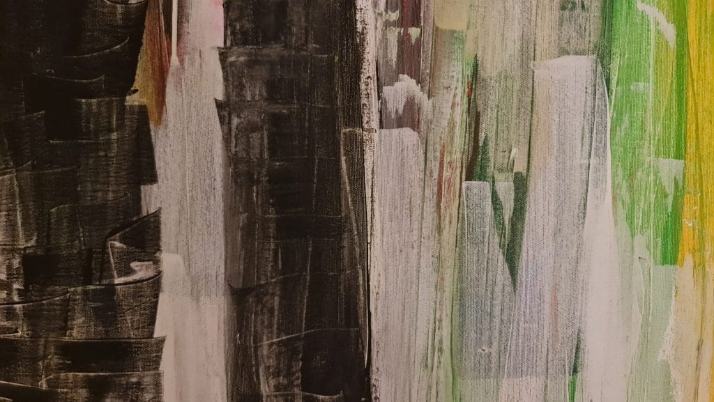 Abstrakte Pinselstriche in Schwarz, Weiß und Grün